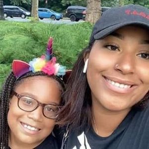 Meet your Posher, Yvette